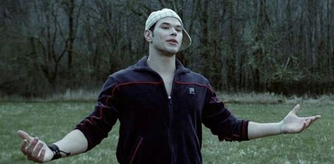 Babe, come on , it's just a game. Emmet to Rosalie Twlight Emmett Twilight, Emmett Cullen, Catherine Hardwicke, The Cullen, Twilight Film, Twilight Pictures, Kellan Lutz, Twilight Fans, Twilight Movie