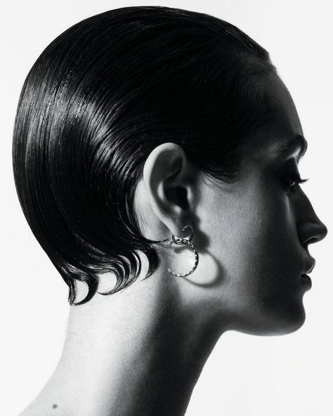 Betina Du Toit, Slicked Back Hairstyles, Yantai, Slippery When Wet, Jewelry Editorial, Hairstyles For Layered Hair, Slicked Back Hair, Slick Hairstyles, Work Hairstyles