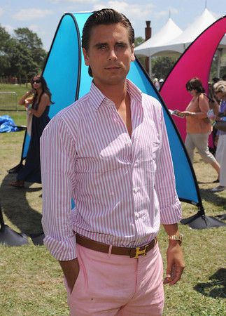 Scott Disick Scott Disick Style, Gilmore Girls Funny, Pink Chinos, Dapper Dudes, Ivy Style, Scott Disick, Prep Style, Sharp Dressed Man, Mens Fashion Casual Outfits