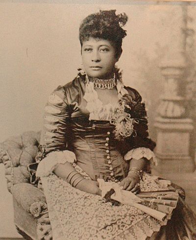 Princess Miriam Likelike (13 Jan 1851-2 Feb 1887) Hawaii sister of King Kalakaua & Queen Liliuokalani. Child of High Chief Kepaakea & Big island Chiefess Analea Keohokalole. She married 1870 Scottish horticulturist Archibald Scott Cleghorn when she was age 19 & he was age 35. She was the mother of 1 child Princess Kaiulani (16 Oct 1875-6 Mar 1899) Hawaii. When her brother David Kalakaua became King in 1874 Miriam became Princess. Photo Credit: Hawaii State Archives. Hawaiian Monarchy, Hawaiian History, Beautiful London, Hawaii Homes, Hawaiian Culture, Aloha Hawaii, Vintage Hawaii, African Diaspora, Hawaiian Style