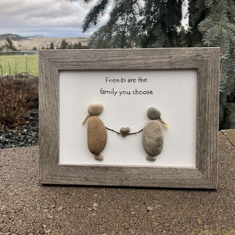 Stone Pictures Pebble Art, Rock Family, Fly Fishing Gifts, Pebble Art Family, Sisters Art, Pebble Pictures, Art Friend, Stone Pictures, Girlfriend Birthday