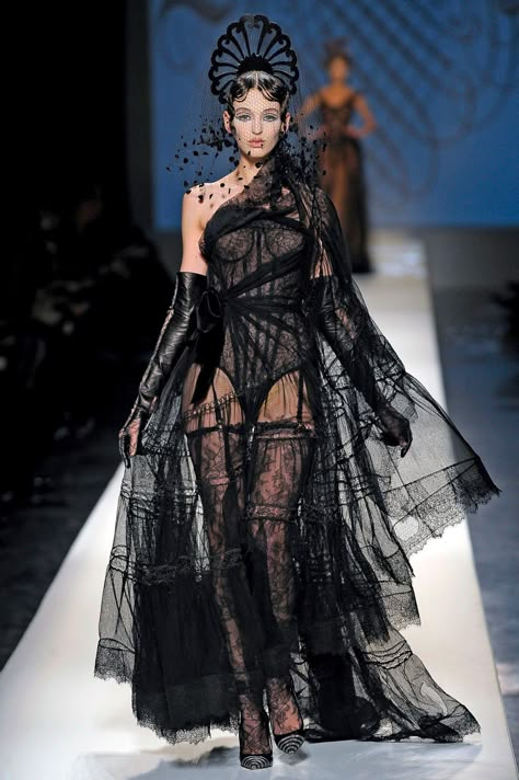 Jean Paul Gaultier 90s, Gaultier Dress, Jean Paul Gaultier Haute Couture, Paul Gaultier Spring, Runway Fashion Couture, Gala Dresses, Paul Gaultier, Fantasy Fashion, Dark Fashion