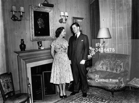 Viscount Spencer and the Hon Frances Roche.  He did not become the Earl until his father died in 1975. Princess Diana Parents, Althorp Estate, Althorp House, Lady Spencer, The Duchess Of Devonshire, John Spencer, Spencer Family, Charles Spencer, The Spencer