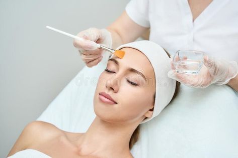 Best Chemical Peel, Peeling Facial, Beauty Procedures, Chemical Exfoliation, Women Skin, Skin Clinic, Chemical Peel, Skin Discoloration, Coral Gables