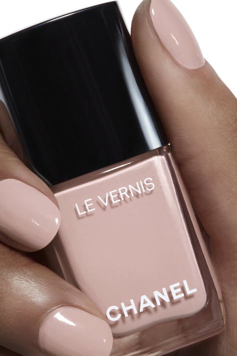 Chanel Bellerina 1 - LE VERNIS 504 - ORGANDI Hands Nails, Chanel Nail Polish, Fav Products, Perfect Ten, Chanel Nails, Amazing Nails, Nail Colour, Nail Colours, Malibu Barbie