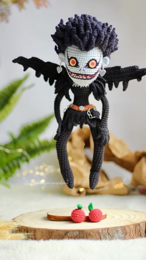 these images are for crochet patterns and these images are for crochet gifts Crocheted Stuffies, Creepy Crochet, Geek Crochet, Anime Crochet, Crochet Pour Halloween, Ye Ye, Astronaut Wallpaper, Crochet Halloween, Crochet Disney