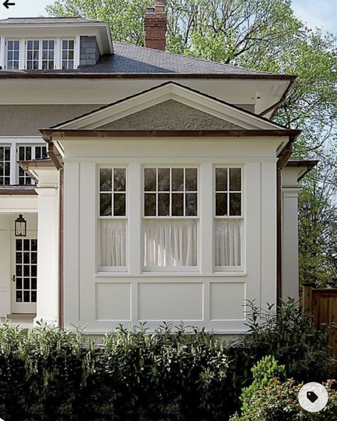 Exterior Paneling, Bay Window Exterior, Four Square Homes, Windows Exterior, Design Exterior, Exterior Trim, Casual Dining, Architect Design, Bay Window