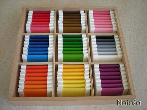 sensorial - Montessori Color Tablets and multiple DIY links Montessori Color Tablets, Montessori Toddler Rooms, Diy Montessori Toys, Montessori Color, Montessori Lessons, Montessori Diy, Montessori Playroom, Montessori Homeschool, Montessori Practical Life