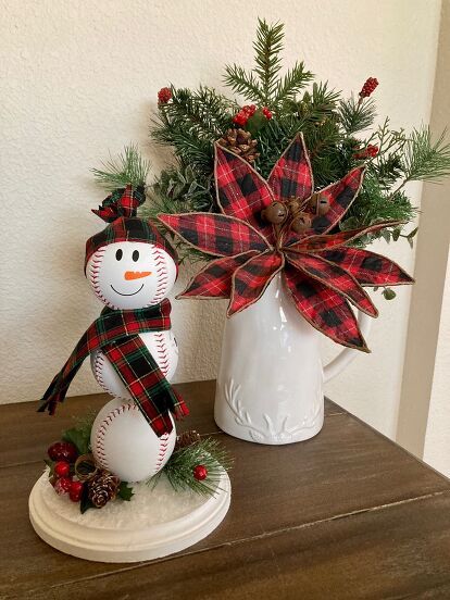 I have a family member who is a true baseball fan. So, I decided to make her a baseball snowman out of three baseballs, plus some leftover craft supplies I had. Baseball Snowman, Diy Christmas Snowman, Snowman Crafts Diy, Hobby Lobby Christmas, Terracotta Flower Pots, Christmas Picks, Diy Snowman, Snowman Faces, Christmas Material