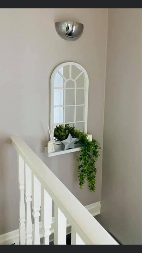 Top Of Stairs Wall Decor, Top Of Stairs Decor, Above Stairs Decor, Stairs Wall Decor Ideas, Stairs Wall Decor, Stair Landing Decor, Landing Decor, Small Studio Apartment Ideas, Staircase Wall Decor