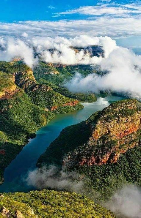 Drakensberg Mountains, River Canyon, South Africa Travel, Alam Yang Indah, Africa Travel, Places Around The World, Mozambique, Aerial View, Nature Pictures