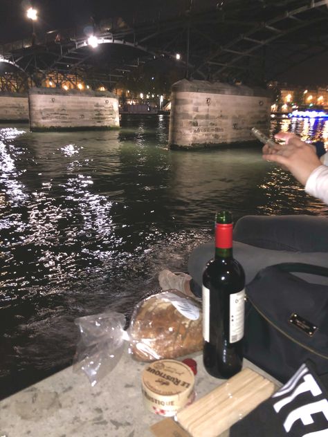 Seine Aesthetic, Wine In Paris, Paris Living, Paris Wine, Picnic Drinks, Paris November, Cheese And Bread, Paris Seine, Dinner In Paris