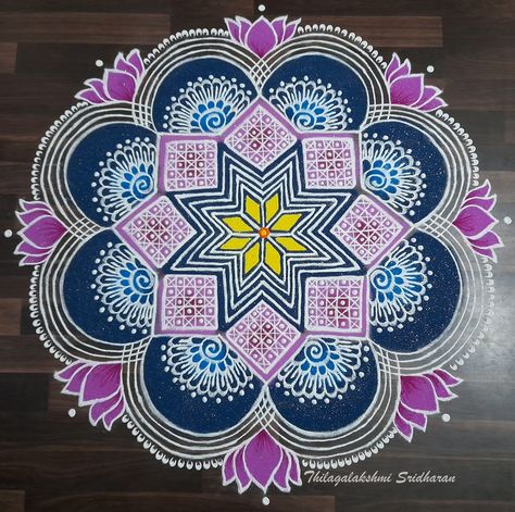 Newyear Rangoli Designs, Art Rangoli Designs, Bhogi Muggulu, Rangoli Big, Art Rangoli, Colour Kolam, 3d Rangoli, Colour Rangoli, Pongal Rangoli