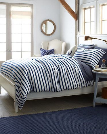 . Bedding Coastal, Nautical Mirror, Deco Marine, Nautical Bedroom, Striped Bedding, Coastal Bedrooms, Nautical Home, Spare Bedroom, Design Del Prodotto