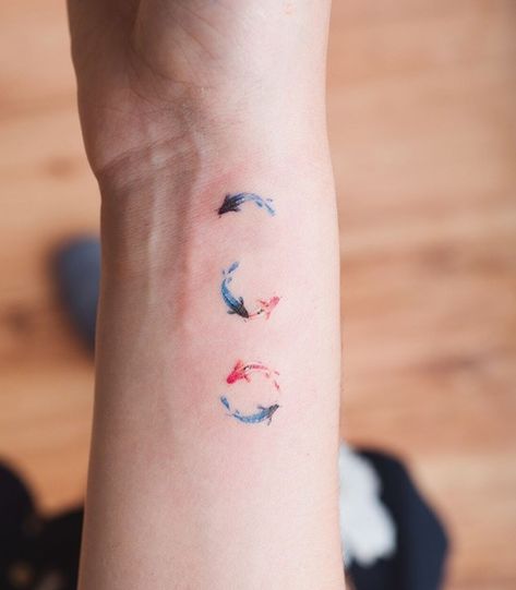 Koi Tattoo, Koi Fish Tattoo, Fish Tattoo, Simplistic Tattoos, Mini Tattoos, Pretty Tattoos, Minimalist Tattoo, Vegan Recipes Easy, A Tattoo