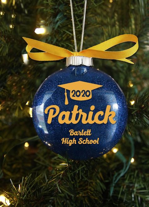 This custom name Graduation Ornament is a wonderful keepsake to gift your favorite graduate. Personalized with the graduate's first name, year of graduation and their school name. Customize the colors to match the school colors!  This handmade 4" disc sha Graduation Christmas Ornament, Senior Ornaments, Graduation Ornament, Senior Graduation Party, Graduation Party Diy, Teacher Graduation, Graduation Diy, Senior Graduation, Crystal Lake