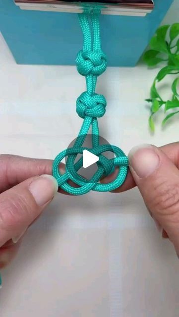 Ball Knot Tutorials, Macrame Balls, Ball Knot, Bow Tie Knot, Macrame School, Macrame Accessories, Macrame Jewellery, Macrame Rings, Necklace Macrame