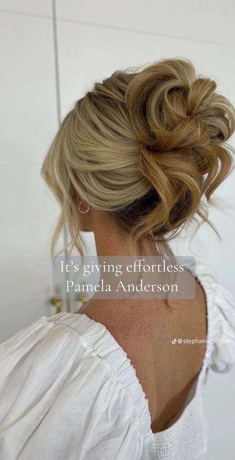 Bridesmaids Hairstyles With Extensions, Wedding Updo For High Neck Dress, Wispy Wedding Updo, Romantic Up Do Hairstyles, 90s Updo Bridal, Bun Updos For Wedding, Wedding Day Bun Hairstyle, High Messy Bun Updo Wedding, Midi Hairstyle Wedding