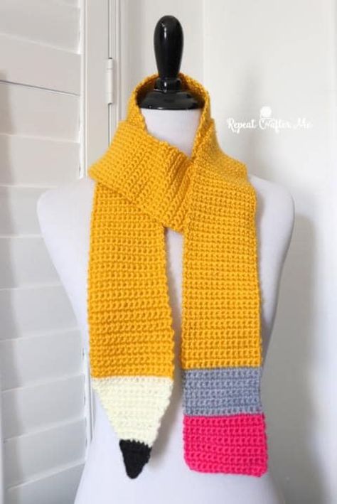 Yarn Wars FREE Crochet & Knit Community | Great idea for teachers gift | Facebook School Spirit Crochet Ideas, Crochet For Teachers, Crochet Teacher, Crochet Teacher Gifts, Fast Crochet, Fun Crochet, Fun Crochet Projects, Crochet Gifts, Crochet Crafts