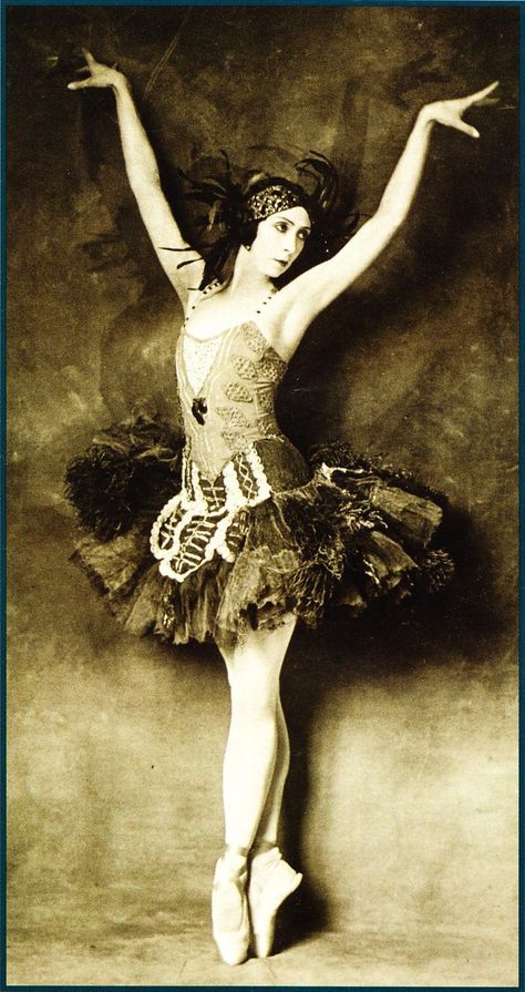 Felia Doubrovska in FIREBIRD Ballets Russes, Ballet Russe, Vintage Ballerina, Vintage Ballet, Vintage Dance, Russian Ballet, Classical Ballet, Ballet Costumes, Charles Bukowski