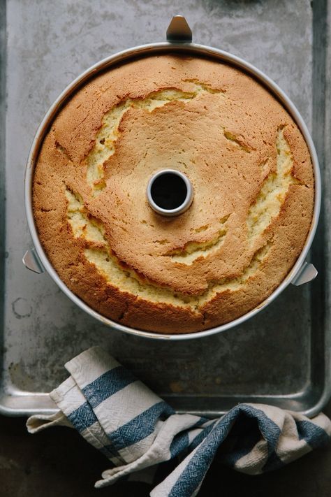 Size matters, and so does shape. This truism is never as true as when you are baking in tube pans. Each has a specific purpose and usage, and they aren't easily interchangeable. Does that mean that if you want to bake a Bundt and a chiffon cake or an angel food cake that you need different pans? The answer is a firm yes. Tube Pan Cake Recipes, Lemon Chiffon Cake, Tube Pan, Tube Cake Pan, Bundt Pans, Dump Cakes, Tool Tips, Baking 101, Baking Basics