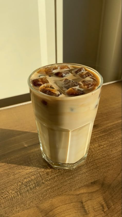 Aesthetic Coffee Drinks, Iced Coffee Recipe Aesthetic, Coffee Drinks Recipes, Coffee With Condensed Milk, Iced Coffee Photography Aesthetic, Iced Coffee Asethics, Aesthetic Iced Coffee, Iced Drinks Recipes, Coffee Board