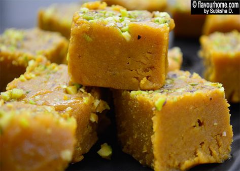 Simple Indian Sweets Recipe, Fruit Slice Recipe, Pakistani Desserts, Barfi Recipe, Baking Chart, Unique Appetizers, Burfi Recipe, Rum Balls, Homemade Recipes Dessert