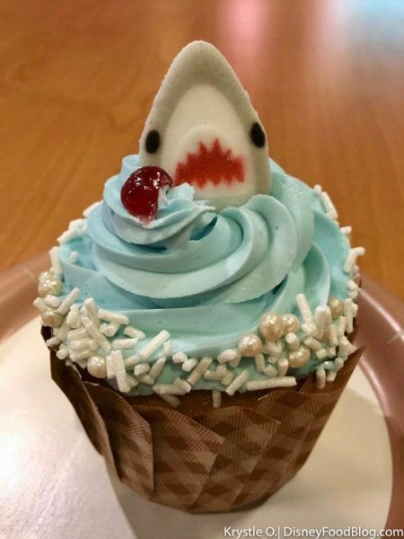 Shark Themed Food, Cupcakes Summer, Construction Cupcakes, Pop Century Resort, Shark Cupcakes, School Cupcakes, Jaws Shark, Shark Birthday Cakes, Disney Cupcakes