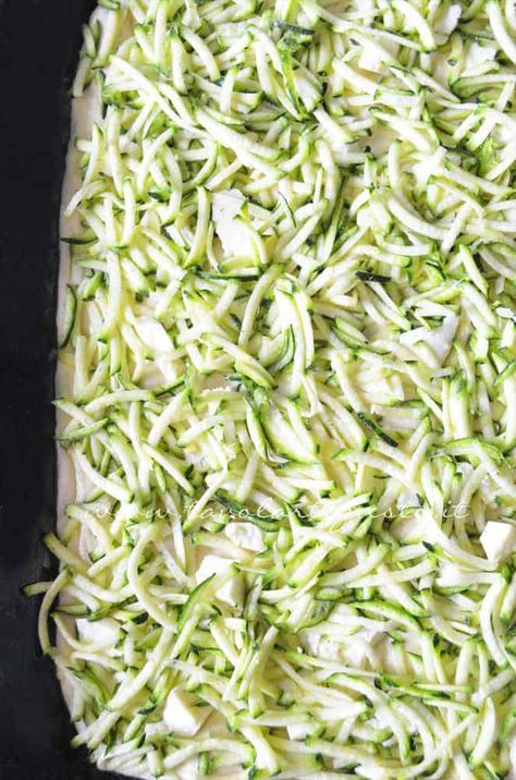 Pizza con le zucchine, la Ricetta semplice, vegetariana, golosa! Pasta Per Pizza, Pizza Party, Pizza Recipes, Mozzarella, Pizza, Pizzas