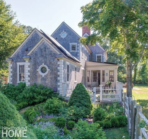 House Tour: Charming Cape Cod on the Water Cape Cod House Exterior, Cape Cod Cottage, Shingle House, New England Home, Cape Cod House, New England Homes, Charming House, Exterior Details, Beach Cottage Style