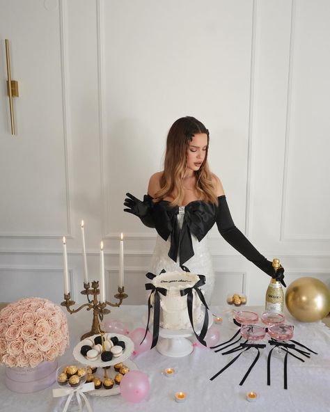 One year older and still…🖤[finish the sentence] #birthdaygirl Birthday Photo Ideas With Cake, Vintage Birthday Ideas, Photo With Cake, 21 Birthday Theme Ideas, 35th Birthday Ideas For Her, 21st Birthday Decorations Diy, Vintage Birthday Decorations, Happy Birthday Outfit, Happy Birthday Ideas