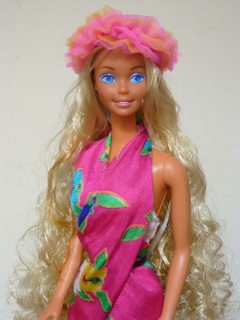 1987 Island Fun Barbie Hawaii Barbie, Doll House Makeover, 70s Barbie, Fruit Board, Barbie Photos, Barbie 80s, Dolls Of The World, Fairy Clothes, Barbie Outfits