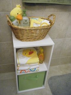 Organizing baby bath stuff...not that I have room for something like this but it's cute! Bath Stuff, Baby Baden, Baby Storage, Baby Bathroom, Nursery Organization, Shower Bebe, Baby Organization, Baby Time, Everything Baby