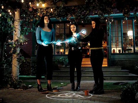 Charmed Gif Magic, Madeline Mantock, Charmed Symbol, Charmed Triquetra, Charmed Aesthetic, Maggie Vera, Madeleine Mantock, Charmed 2018, The Charmed Ones