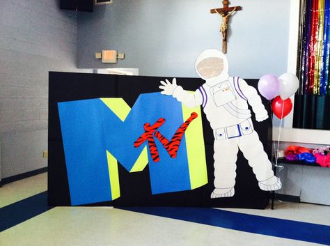 MTV moon man photo back drop Mtv Themed Party Decorations, Mtv Themed Party, Moon Man, 80s Theme Party, 80s Theme, 80s Party, Adult Birthday Party, Man On The Moon, Back Drop