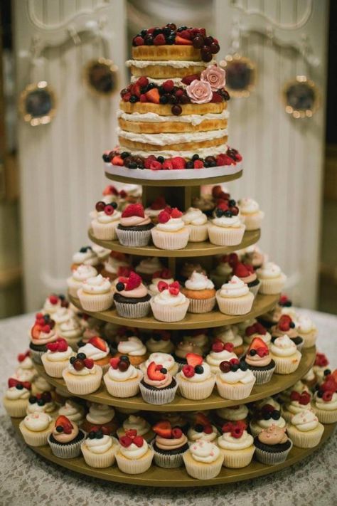 Vintage Wedding Cupcakes, Cake With Fresh Fruit, Rustic Cupcake Stands, Fruit Wedding Cake, Rustic Cupcakes, Fruit Wedding, Wedding Donuts, Wedding Cake Alternatives, Dessert Bar Wedding