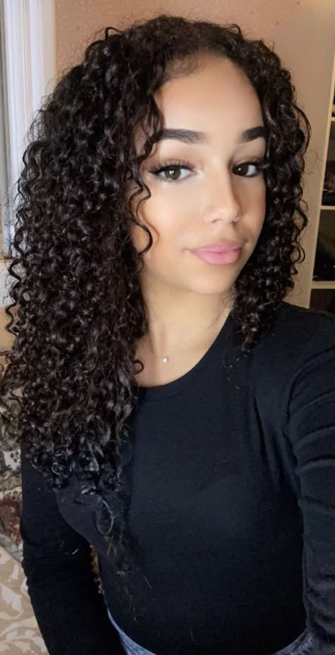 Curlyhead Girl, Catfish Snaps, Catfish Girl, Swag Girl Style, Curly Hair Styles Easy, Black Curly Hair, Curly Girl Hairstyles, Hair Photo, Long Curly Hair