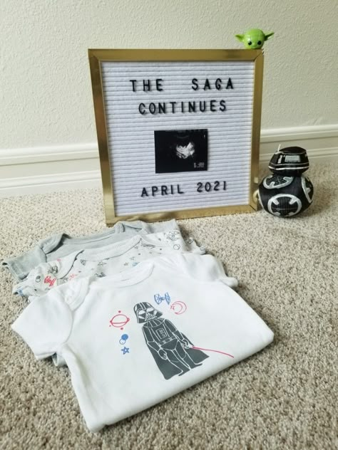 Star Wars Maternity Photoshoot, Gender Reveal Ideas Star Wars, Star Wars Baby Announcement, Star Wars Pregnancy Announcement, Best Baby Announcement Ideas, Star Wars Gender Reveal, Star Wars Baby Shower Ideas, Star Wars Baby Nursery, Star Wars Themed Nursery