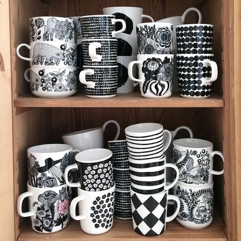 Nordic Lifestyle, Wood Dishes, Cup Collection, Arabia Finland, Scandi Design, Finnish Design, Black And White Decor, Nordic Interior, West German Pottery