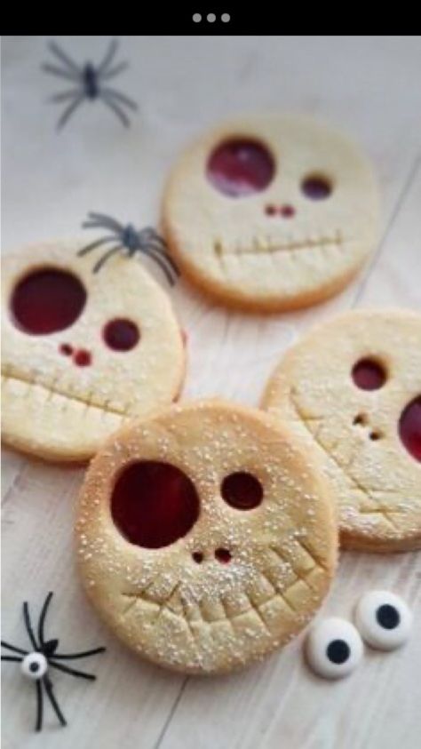 Halloween Madeline Cookies, Halloween Biscuits Ideas, Halloween Easy Cookies, Postres Halloween Ideas, Easy Halloween Baking, Halloween Cookies Ideas, Halloween Cookies Easy, Sugar Cookie Halloween, Halloween Cookies Recipes