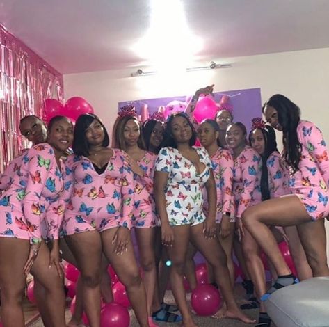 Matching Birthday Outfits Squad, Cute Outfits Middle School, Pajama Party Outfit Ideas, Pajama Party Outfit, Bachelorette Matching, Sleepover Outfit, Sweet 16 Outfits, Matching Outfits Best Friend, Squad Outfits