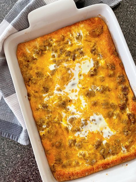 Start your day off right with a mouthwatering breakfast casserole that combines savory sausage, flaky crescent roll dough, and creamy eggs. This Crescent Roll breakfast casserole is the perfect way to fuel up for a busy morning or indulge in a leisurely brunch. Crescent Roll Sausage Egg Casserole, Crescent Sausage Breakfast Casserole, Breakfast Casserole Crescent Roll, Egg Casserole With Crescent Rolls, Breakfast Casserole With Crescent, Crescent Casserole, Breakfast Pizza Crescent Roll, Sausage Crescent, Crescent Roll Breakfast