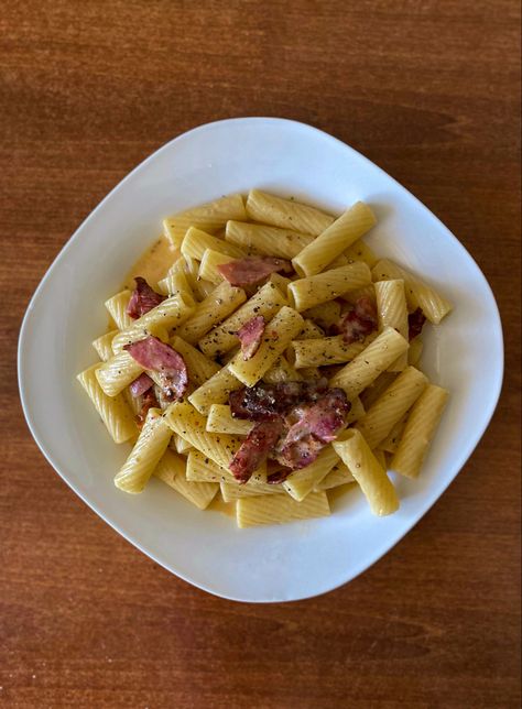 Perfect rigatoni carbonara | egg cream | pasta | creamy pasta without cream | italian cuisine | italian food | food lover | foodie | bacon | garlic | pasta shapes Rigatoni Carbonara, Pasta Without Cream, Pasta Creamy, Egg Cream, Cream Pasta, Garlic Pasta, Pasta Shapes, Creamy Pasta, Rigatoni