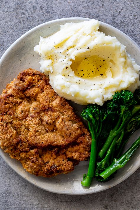 Mashed Potatoes And Broccoli, Steak With Mashed Potatoes, Potatoes And Broccoli, Chicken Fried Steak Recipe, Fried Steak Recipes, Fried Steak, With Mashed Potatoes, Chicken Fried Steak, Chicken Steak