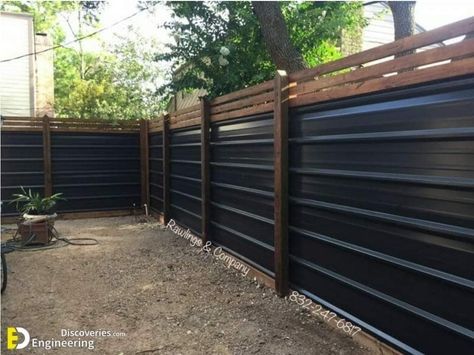 Metal Fence Ideas, Garden Boundary, Corrugated Metal Fence, Lawn Ideas, Diy Backyard Fence, Deck Piscina, Home Engineering, Metal Fence Panels, House Fence Design