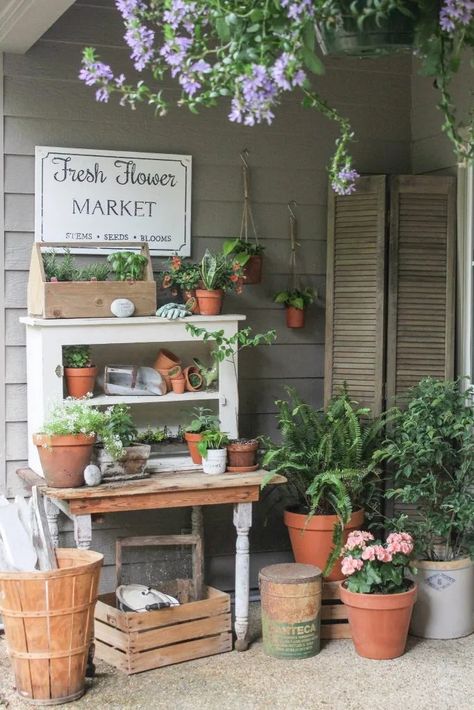 Vintage Style Potting Bench - Beauty For Ashes Vintage Potting Table, Potting Table Ideas, Potting Bench Ideas, Hutch Ideas, Outdoor Potting Bench, Primitive Table, Potting Benches, Vintage Booth, Balkon Decor