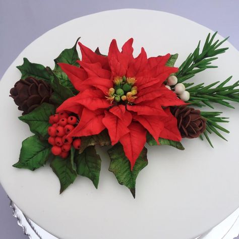 Christmas flower cake by Layla A Poinsettia Cake, Diy Fondant Cake, Christmas Cake Designs, Christmas Cake Decorations, Xmas Cake, Winter Cake, Gum Paste Flowers, Buttercream Flowers, Christmas Cupcakes