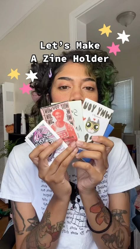 Here’s a cool way to organize mini zines ✨✂️ I make these all the time when I’m gifting zines to friends and love how you can customize… | Instagram post from Bre (@brattyxbre_) Mini Zines Ideas, Handmade Zine Ideas, Zine For Best Friend, Zine Book Ideas, Zine Template Layout Design, How To Make Zines, Zine Displays, Mini Zine Ideas, Creative Zine Design