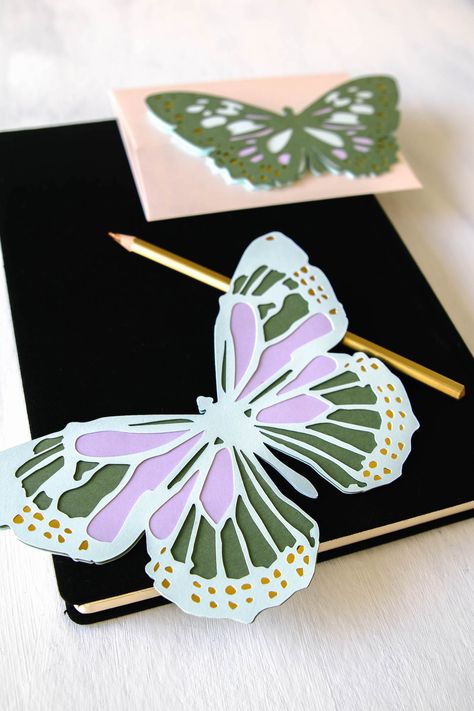 Cricut Butterfly, How To Make Butterfly, Butterfly Garland, Card Butterfly, Paper Cut Design, Art Butterfly, Butterflies Svg, Paper Butterflies, Paper Butterfly