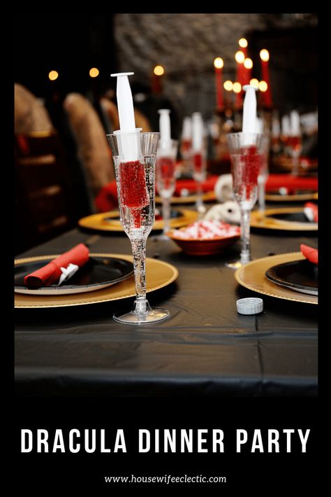 Housewife Eclectic: Throwing a Halloween party this year? Here is a great Dracula themed dinner party you can use! Kitchen Dinner Ideas, Eclectic Halloween, Party Dinner Ideas, Vampire Theme Party, Vampire Halloween Party, Dinner Ideas For Family, Twilight Party, Spooky Dinner, Vampire Party